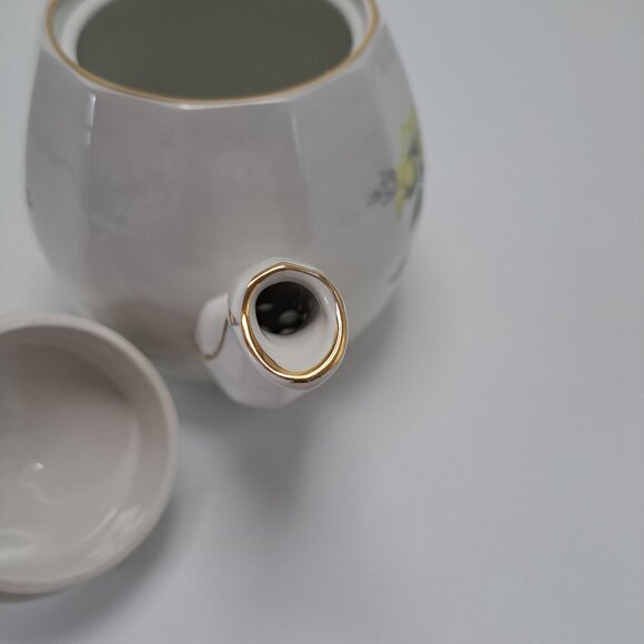 Vintage Ellgreave Genuine Ironstone Floral Teapot With Gold Trim - Picture 12 of 16